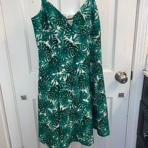 Mid-High Guess Los Angelos green and white dress